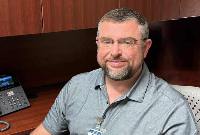 Darin Kiracofe sitting at his desk