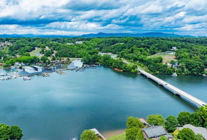 aerial of Lake Hickory