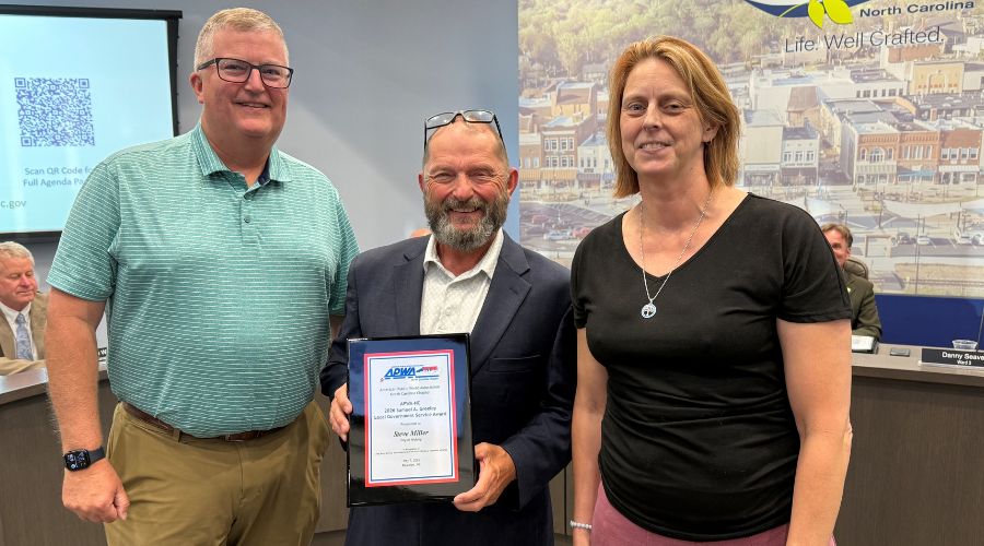 Steve Miller receives Samuel A. Greeley Local Government Service Award