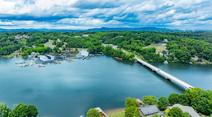 aerial of Lake Hickory